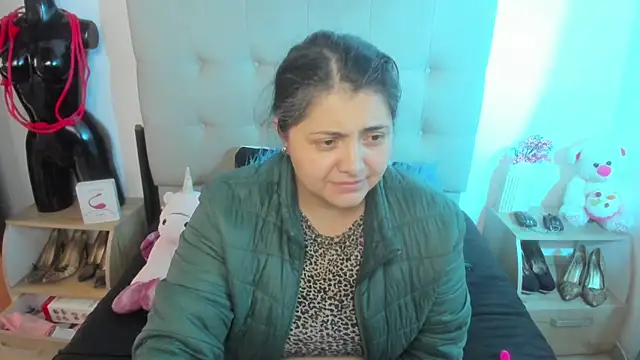 TifanyAmazinng online show from 12.03.25