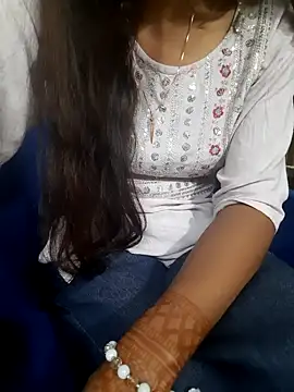 Aarti-kumri online show from 10.18.25