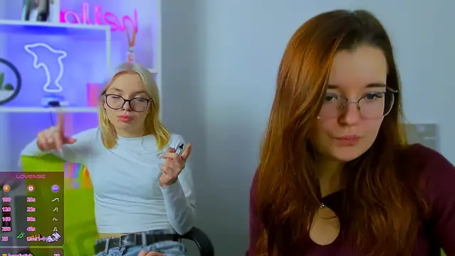 Snapshot of nika-still chatting on 12.18.25 nika-still online show from 12.18.25