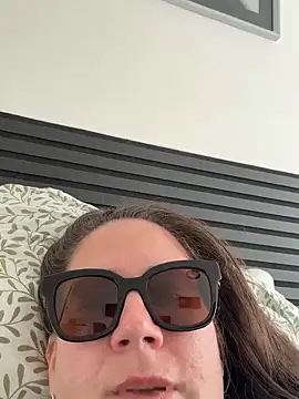 melanie75020 online show from 02.16.26