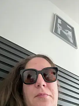 melanie75020 online show from 02.21.26