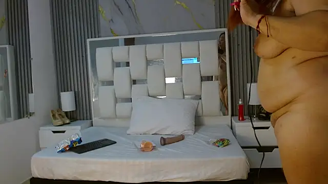 VanessaHard as online show from 09.21.25