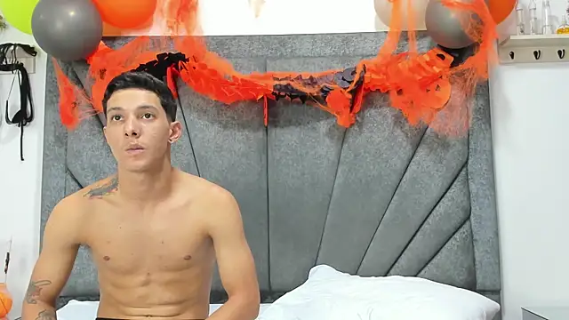 ZafiroAndFlynn online show from 10.26.25