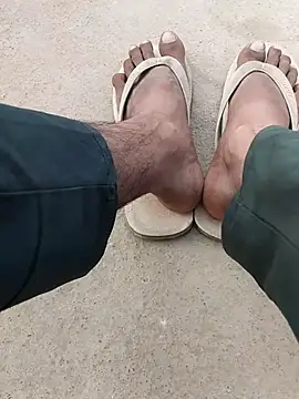 Snapshot of INTERNATIONAL0001 chatting on 10.25.25 INTERNATIONAL0001 online show from 10.25.25