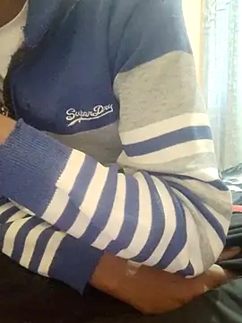 Snapshot of INTERNATIONAL0001 chatting on 11.12.25 INTERNATIONAL0001 online show from 11.12.25