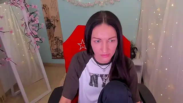 Aurora Loveu online show from 04.06.26