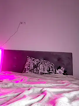 DragonFoxie online show from 12.16.25