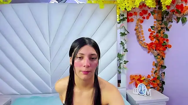  Luna Bennett online show from 10.12.25