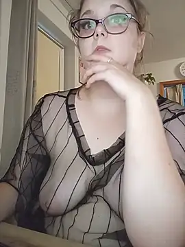 Snapshot of LioEst@xh chatting on 06.25.26 LioEstxh online show from 06.25.26