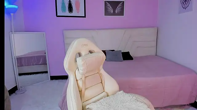 fressittalove01 online show from 11.13.25