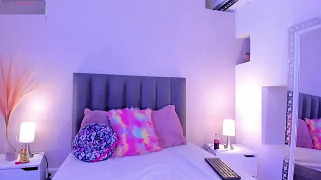 KendraChavez  online show from 09.23.25