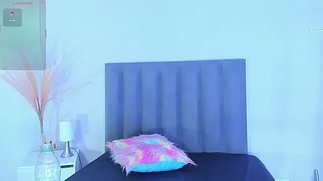 KendraChavez  online show from 12.17.25