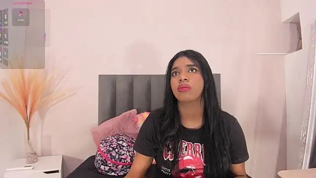 KendraChavez  online show from 12.21.25