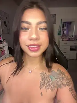 Snapshot of charlotte_queen1320 chatting on 04.26.26 charlotte queen1320 online show from 04.26.26