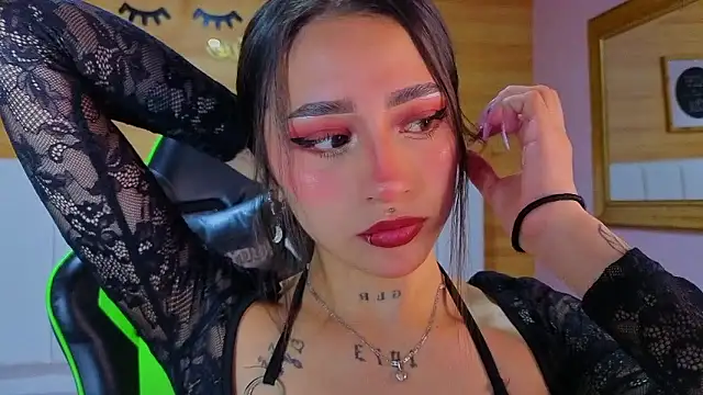 Abril Velvet a  online show from 01.08.26