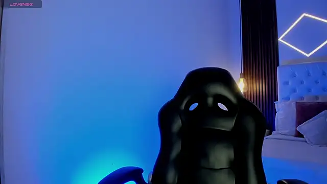 Snapshot of ZamabyCrucie chatting on 10.01.25 ZamabyCrucie online show from 10.01.25