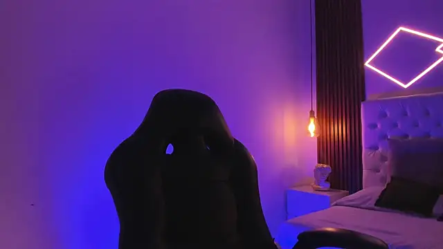 Snapshot of ZamabyCrucie chatting on 11.21.25 ZamabyCrucie online show from 11.21.25