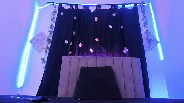 Snapshot of AkiraStone_ chatting on 09.25.25 AkiraStone online show from 09.25.25