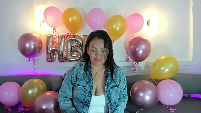 Snapshot of Scarlett_Bj chatting on 11.17.25 Scarlett Bj online show from 11.17.25