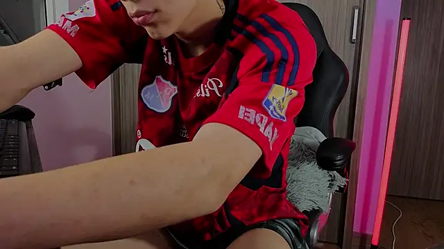 Snapshot of thomas__brandd1 chatting on 09.15.25 thomas brandd1 online show from 09.15.25