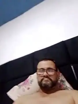 Snapshot of jssaf chatting on 12.19.25 jssaf online show from 12.19.25