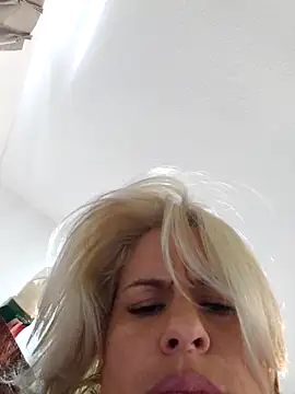 Snapshot of toomuchofafreak chatting on 09.09.25 toomuchofafreak online show from 09.09.25