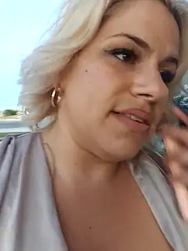 Snapshot of toomuchofafreak chatting on 10.13.25 toomuchofafreak online show from 10.13.25