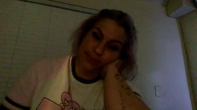 Snapshot of toomuchofafreak chatting on 10.29.25 toomuchofafreak online show from 10.29.25