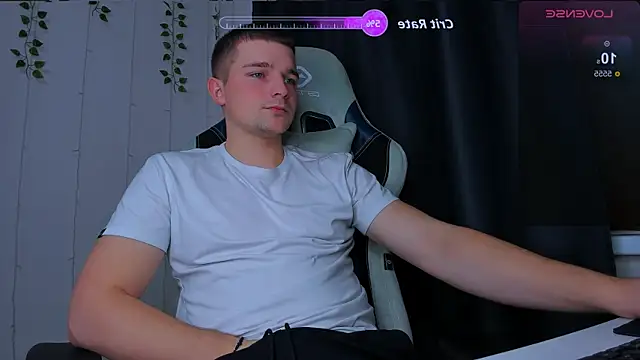 Snapshot of Your_Claddagh chatting on 11.03.25 Your Claddagh online show from 11.03.25