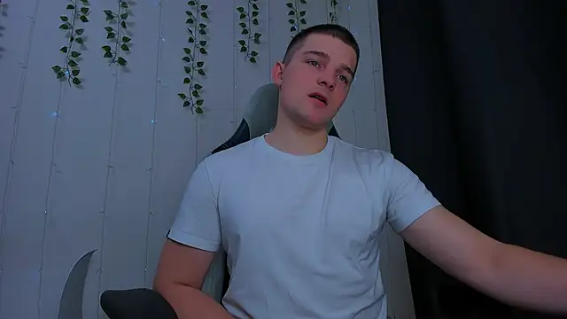 Snapshot of Your_Claddagh chatting on 11.29.25 Your Claddagh online show from 11.29.25