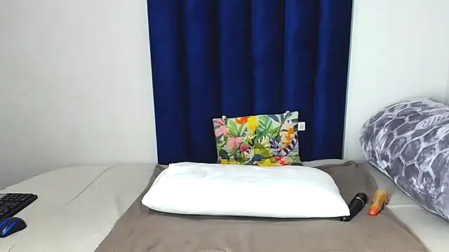 Pinkdollyg online show from 11.24.25