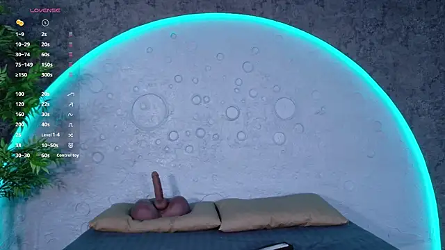 ReinaChloe online show from 04.13.26