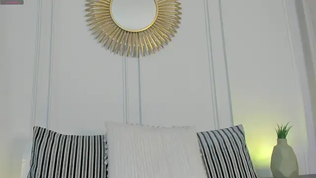 Snapshot of CharlotteBrownn_ chatting on 04.18.26 CharlotteBrownn online show from 04.18.26