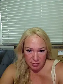 Snapshot of Sugarloveless chatting on 09.28.25 Sugarloveless online show from 09.28.25