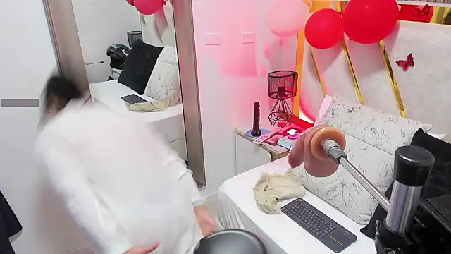 Snapshot of Luna_Naughty1 chatting on 02.18.26 Luna Naughty1 online show from 02.18.26