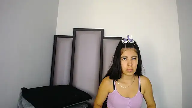 Snapshot of Lucy-23 chatting on 10.04.25 Lucy-23 online show from 10.04.25