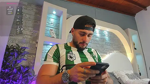 Snapshot of dominic_de_luca chatting on 11.27.25 dominic de luca online show from 11.27.25