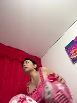 Snapshot of larsonbeverly chatting on 02.13.26 larsonbeverly online show from 02.13.26