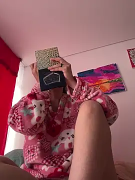 Snapshot of larsonbeverly chatting on 03.06.26 larsonbeverly online show from 03.06.26