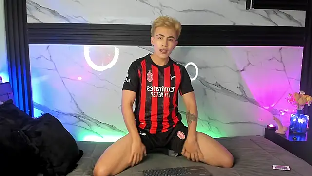 Snapshot of Saimonvela chatting on 10.04.25 Saimonvela online show from 10.04.25