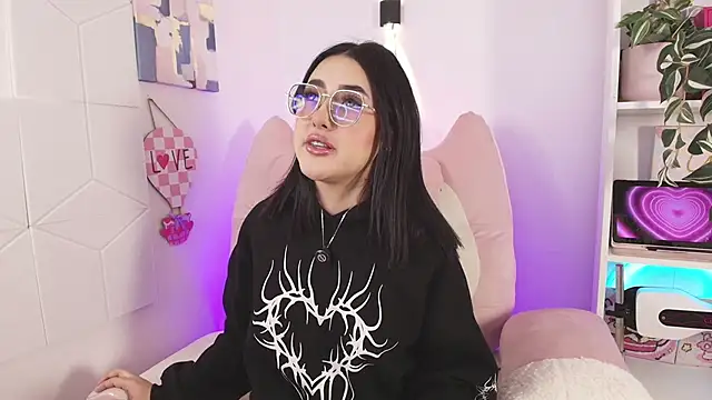 justonecute online show from 05.04.26
