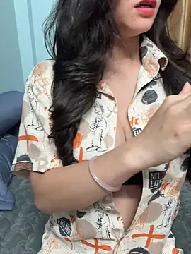 Snapshot of Voyerra_g chatting on 02.19.26 Voyerra g online show from 02.19.26