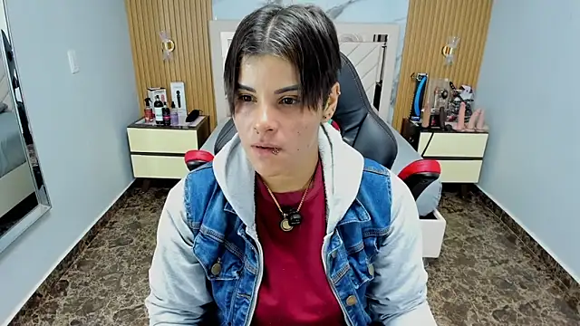 Snapshot of KAROLLJONES1 chatting on 12.01.25 KAROLLJONES1 online show from 12.01.25