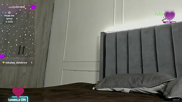 Snapshot of Ice_Princess_ chatting on 10.15.25 Ice Princess online show from 10.15.25