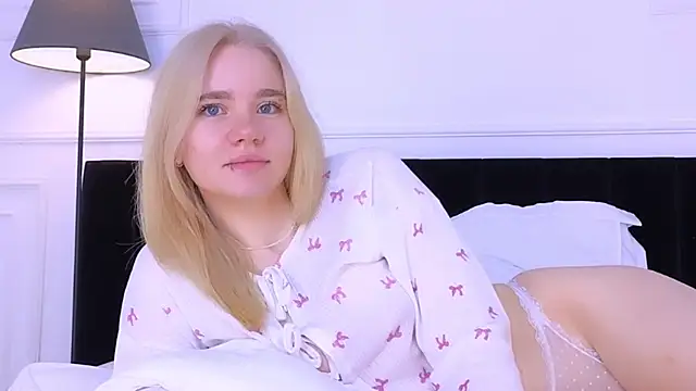 Snapshot of ANNABELLE_LU chatting on 10.16.25 ANNABELLE LU online show from 10.16.25