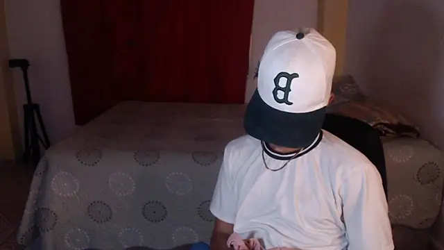 Snapshot of sung_yol chatting on 10.31.25 sung yol online show from 10.31.25