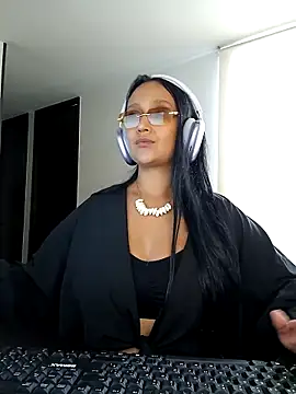 Snapshot of Esmeralda333 chatting on 03.03.26 Esmeralda333 online show from 03.03.26