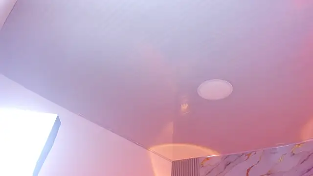 Snapshot of hannaferrati chatting on 10.18.25 hannaferrati online show from 10.18.25