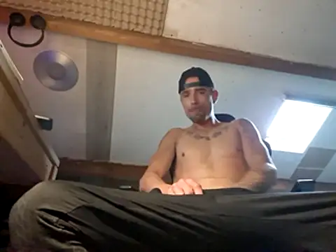 Snapshot of kompiee chatting on 11.03.25 kompiee online show from 11.03.25