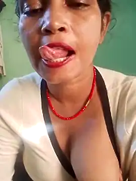 Snapshot of Chandrakanta-Devi chatting on 10.31.25 Chandrakanta-Devi online show from 10.31.25